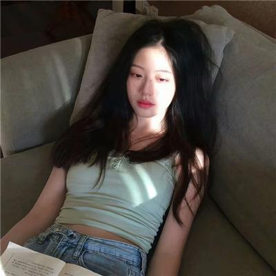 绿衣女子
